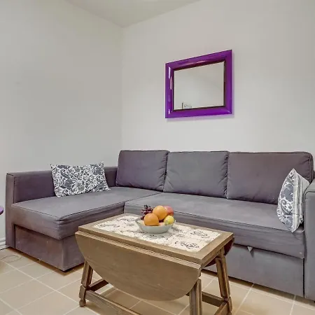 Apartment Delfina - 250m From The Sea By Interhome